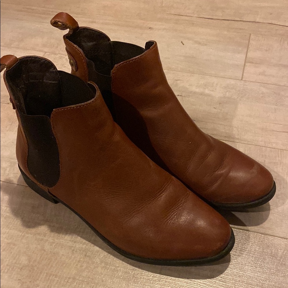 Novo Shoes Brown Ankle Boots with Elastic Panels